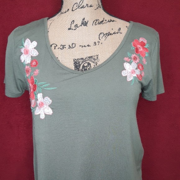 Hollister Floral Short Sleeve Top Extra Small - Picture 2 of 7